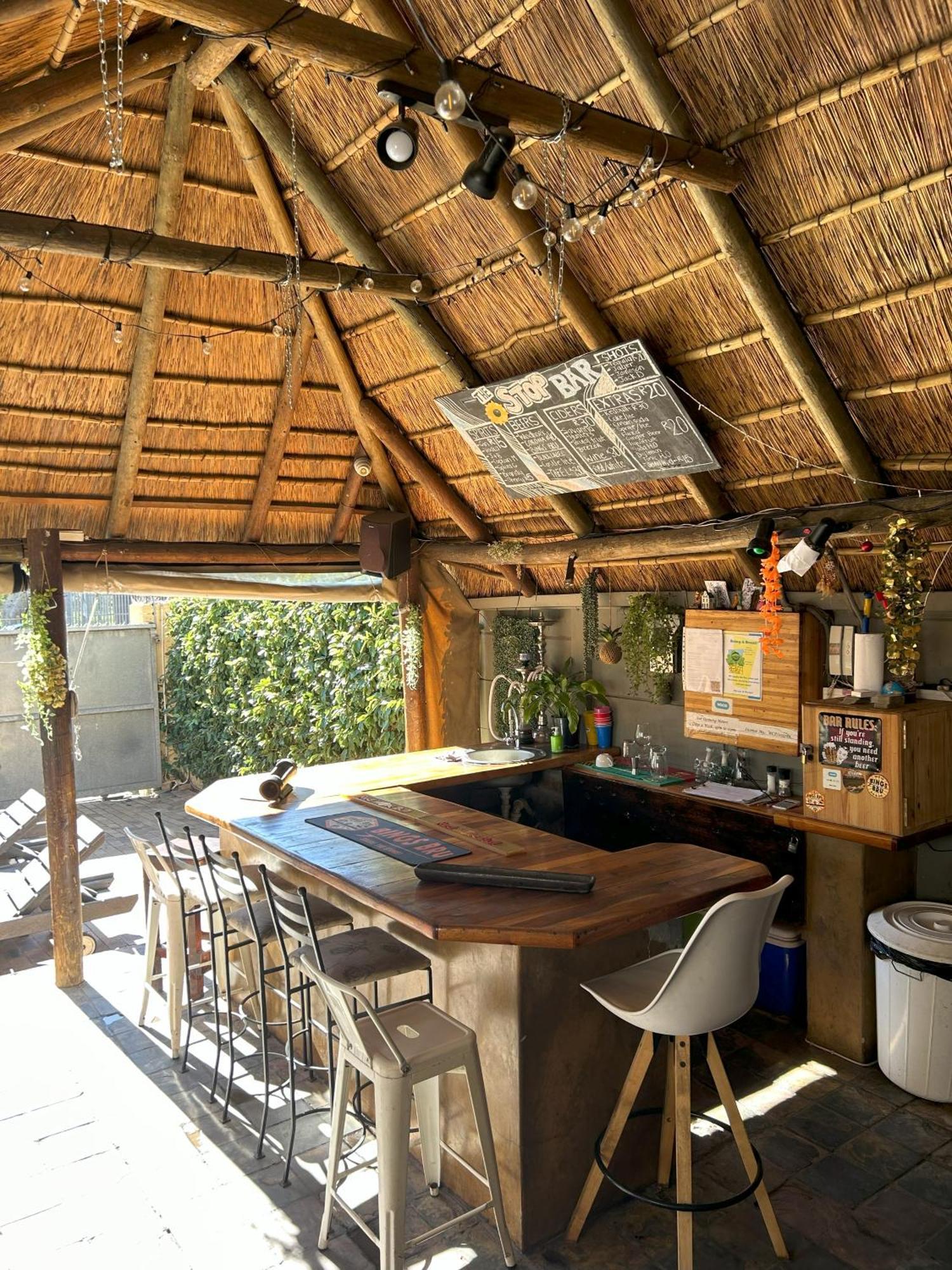 A Sunflower Stop Backpackers Cape Town Bagian luar foto