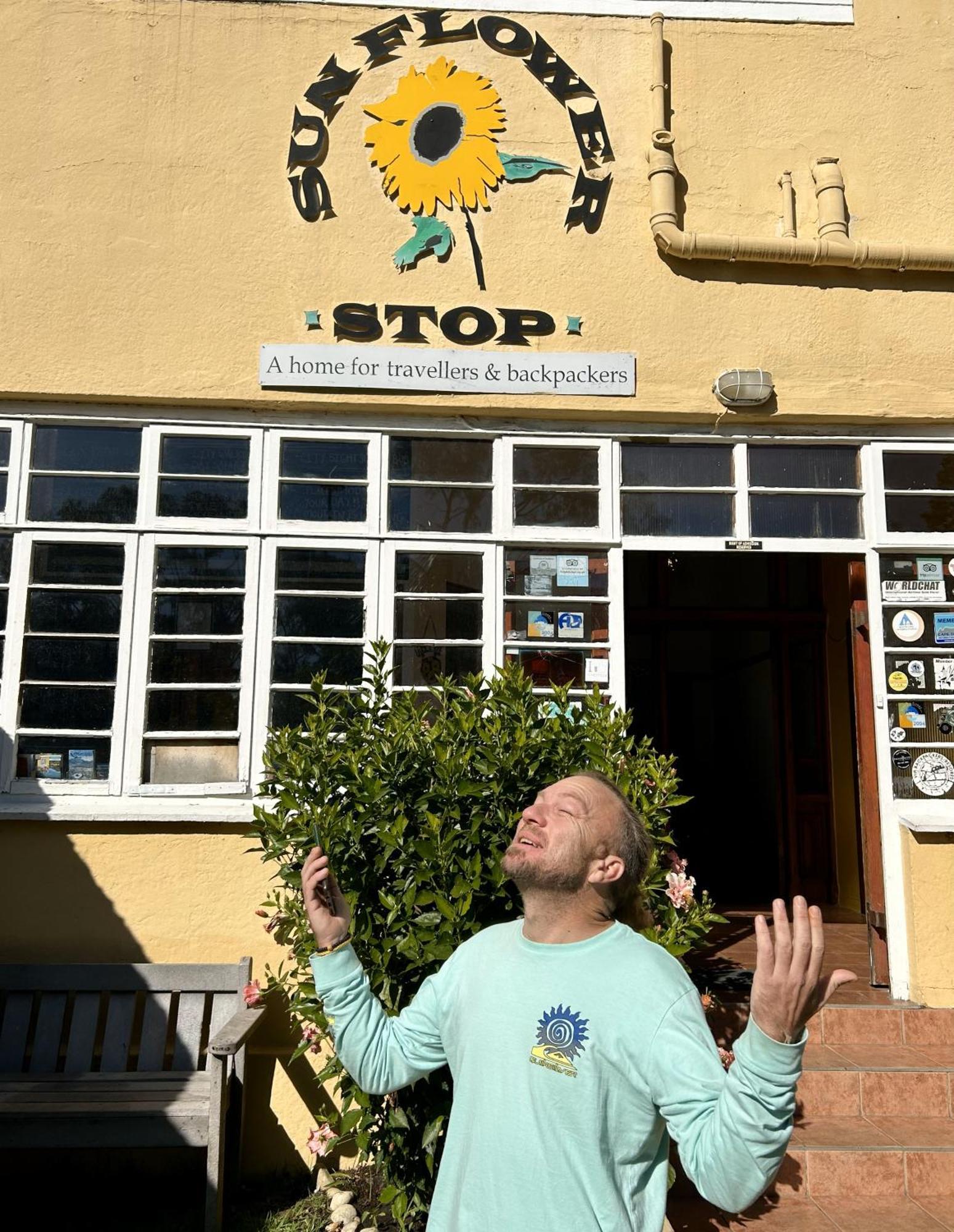 A Sunflower Stop Backpackers Cape Town Bagian luar foto