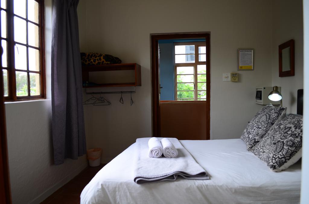 A Sunflower Stop Backpackers Cape Town Bagian luar foto