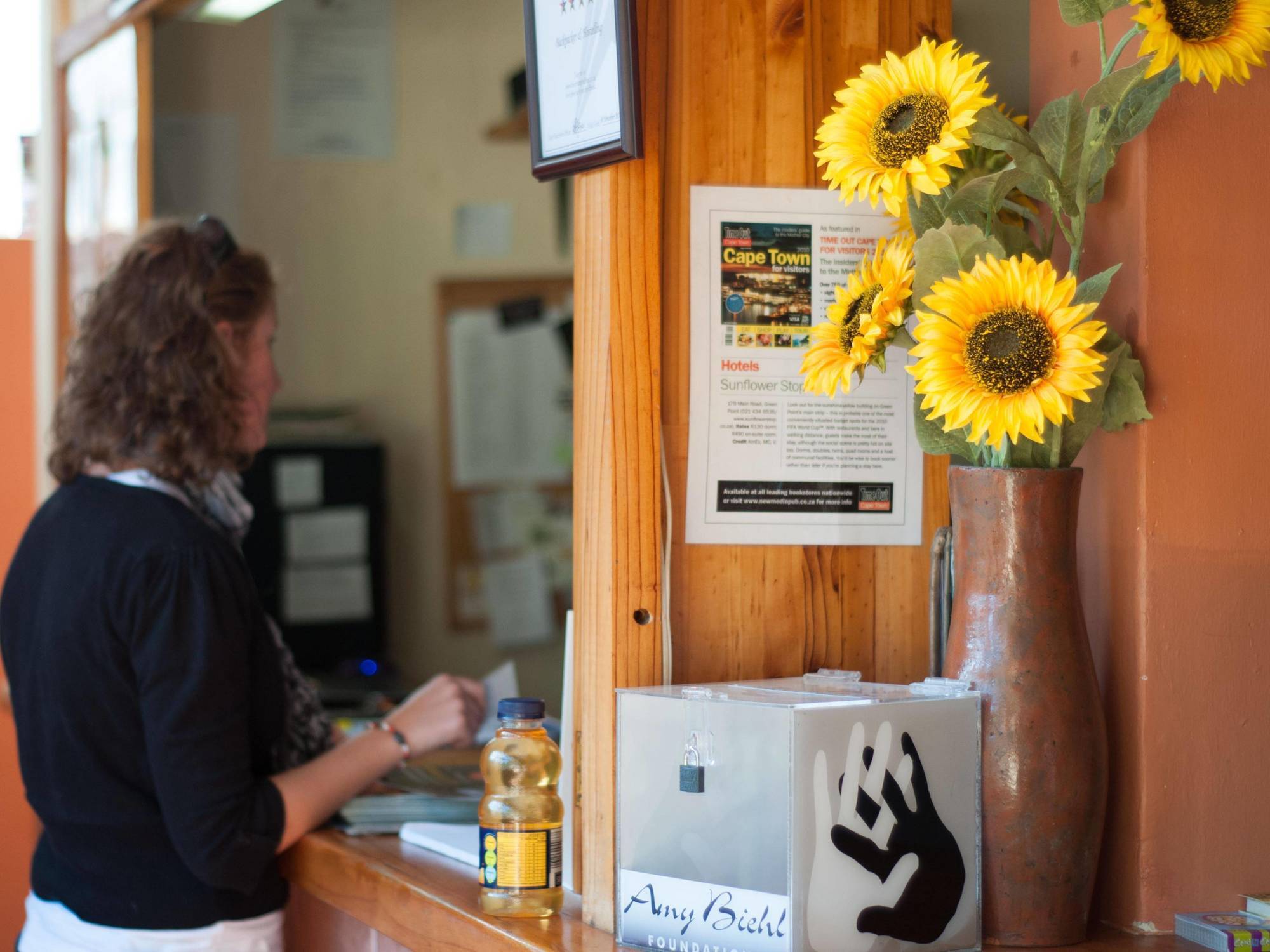 A Sunflower Stop Backpackers Cape Town Bagian luar foto