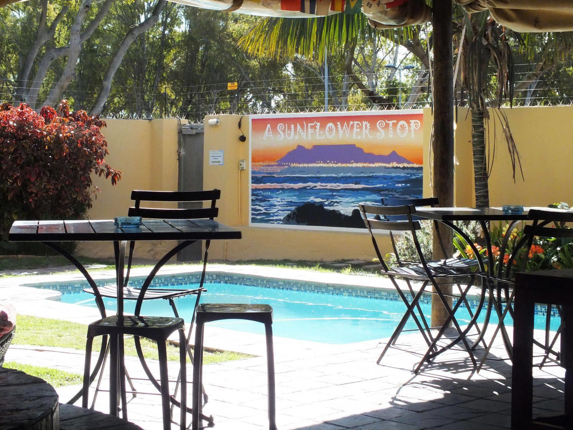 A Sunflower Stop Backpackers Cape Town Bagian luar foto