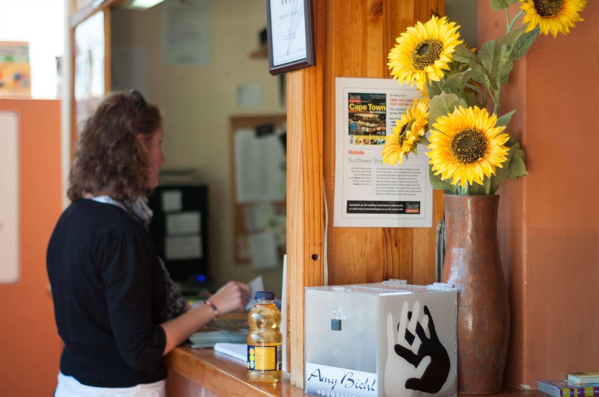 A Sunflower Stop Backpackers Cape Town Bagian luar foto