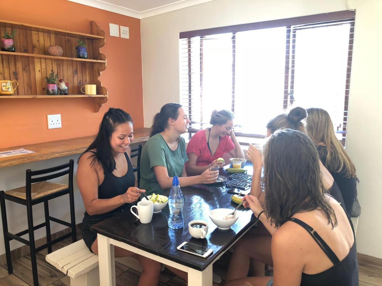 A Sunflower Stop Backpackers Cape Town Bagian luar foto
